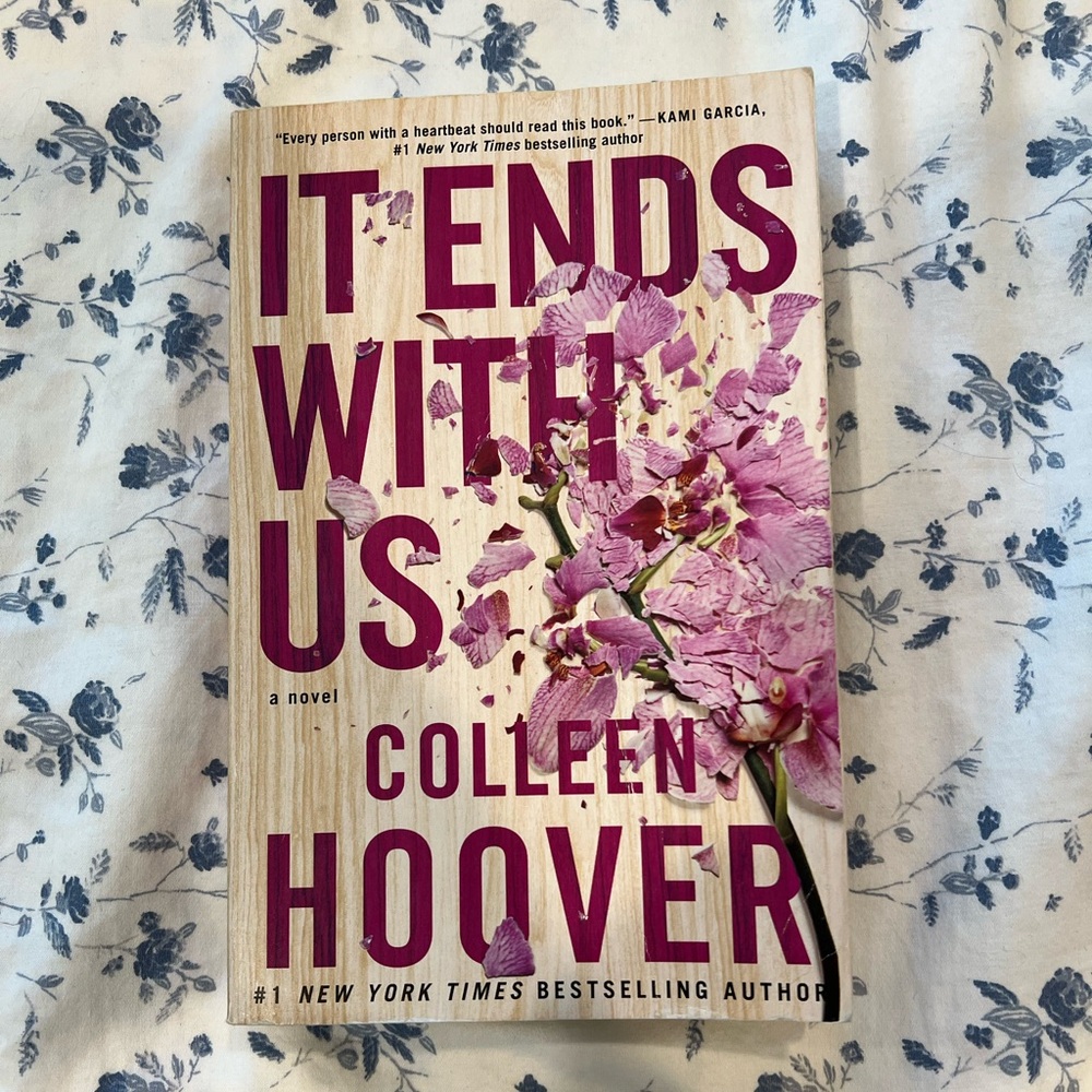 It Ends With Us by Colleen Hoover **GREAT CONDITION**